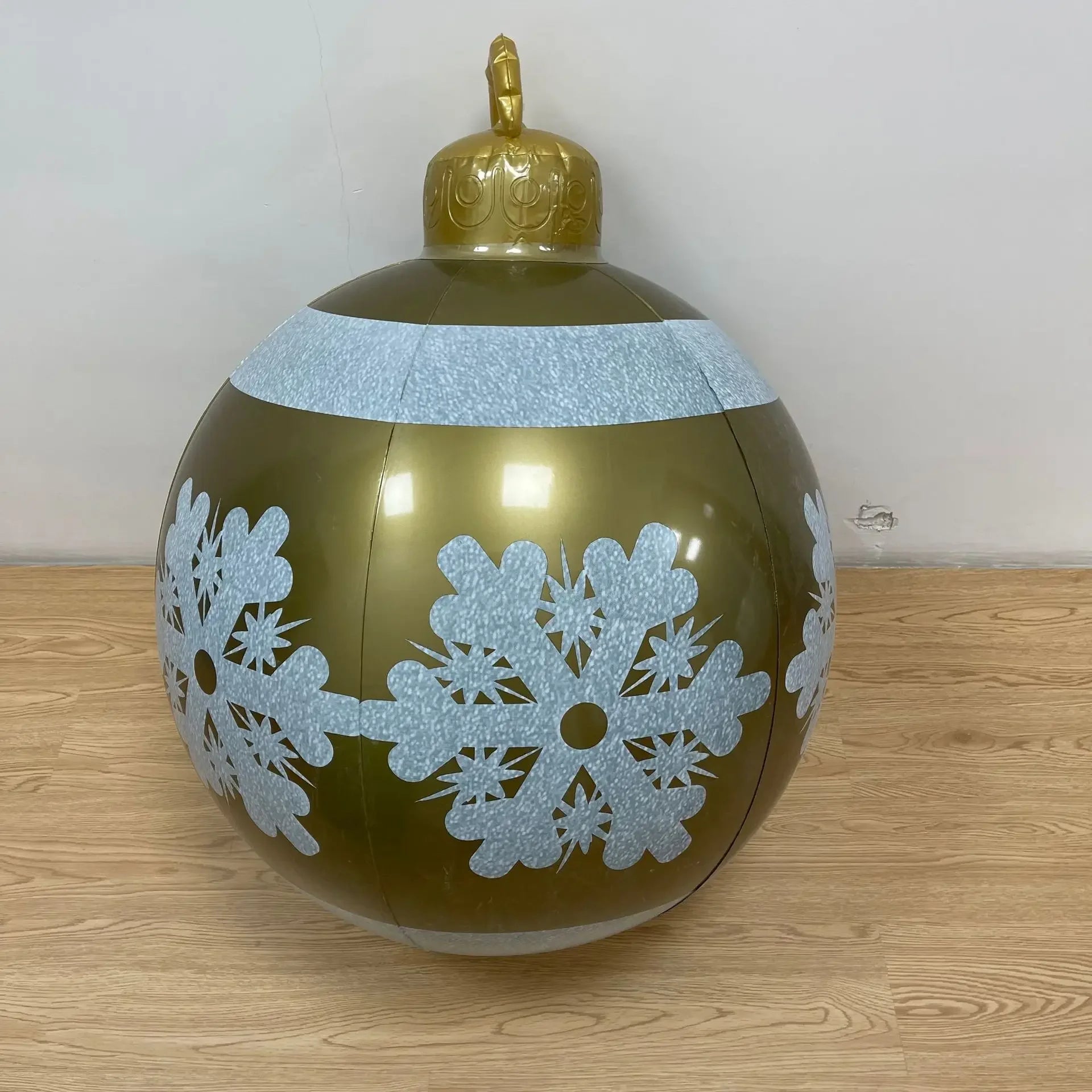 Durable Inflatable Christmas Ball Large Outdoor Holiday Decoration Festive Blow Up Ornament For Christmas Party Yard Event Setup