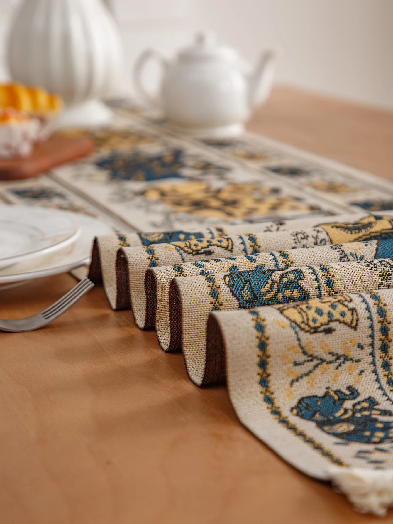 Boho Beige Table Runner for  Farmhouse Decor,Natural Cotton Woven Runner with Tassels for Home Dining Table déc