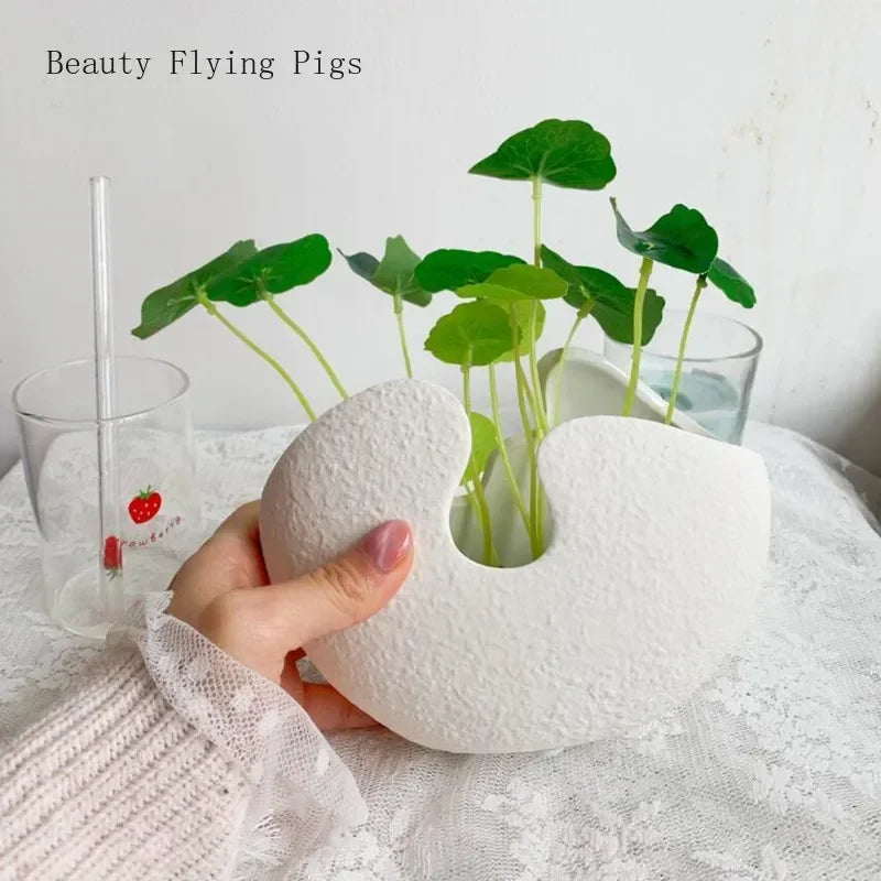1Pcs Modern pastoral Nordic style White ceramics Egg Shell vase flower pot home desktop ornaments flower arrangement decoration
