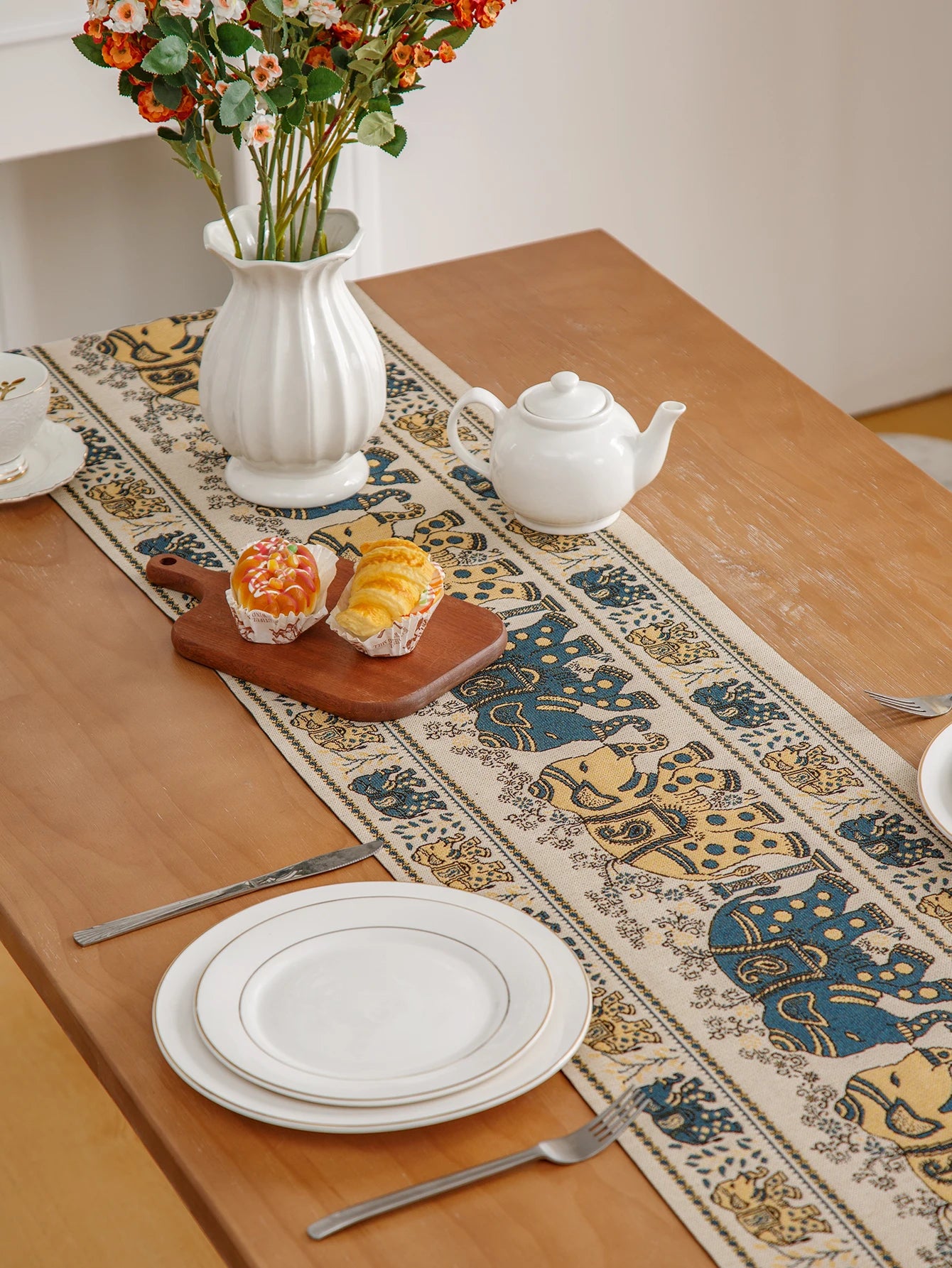 Boho Beige Table Runner for  Farmhouse Decor,Natural Cotton Woven Runner with Tassels for Home Dining Table déc